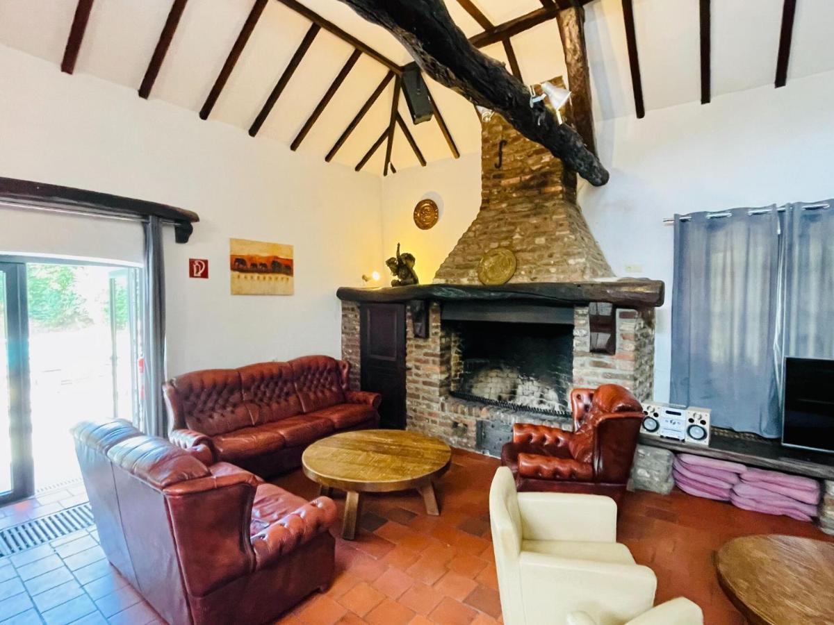 Magnificent Farmhouse In Sint Joost Luaran gambar