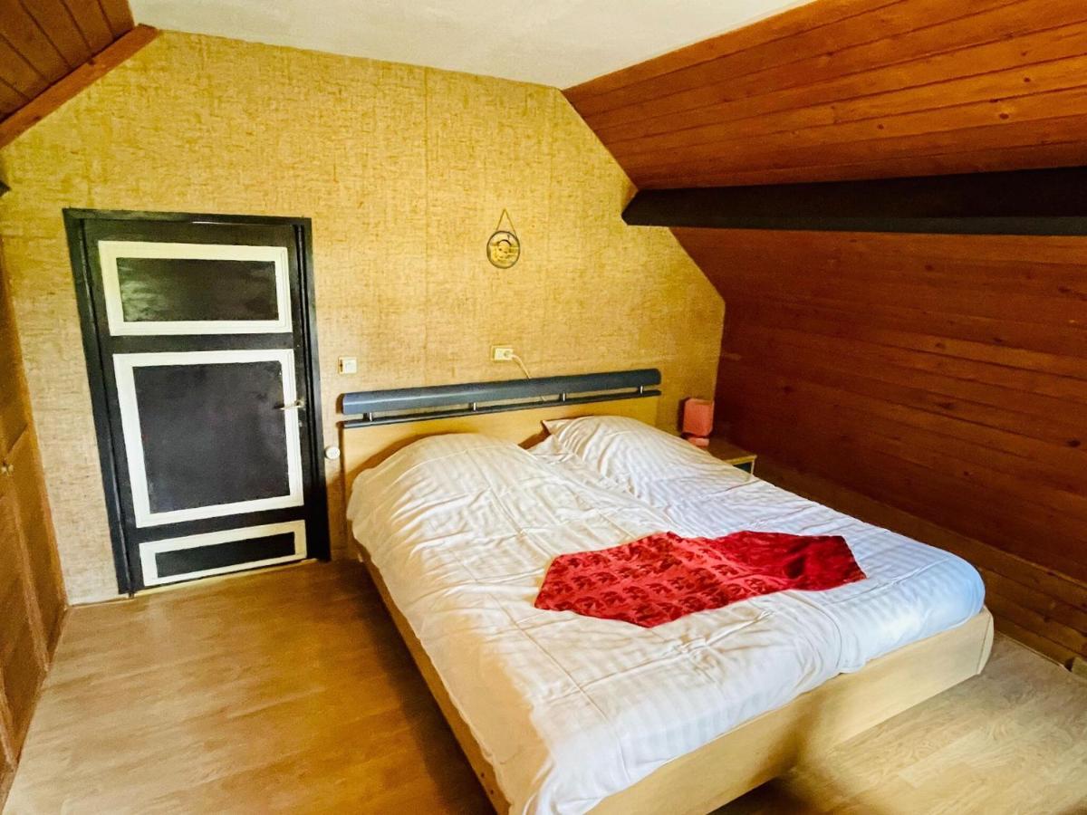 Magnificent Farmhouse In Sint Joost Luaran gambar